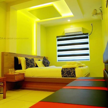 Отель Royal Plaza Residency Cheruppulasseri Экстерьер фото