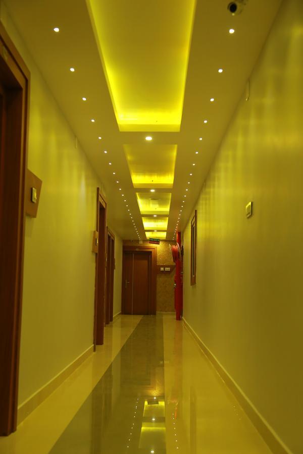 Отель Royal Plaza Residency Cheruppulasseri Экстерьер фото